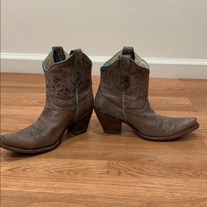 Short Corral cowboy boots